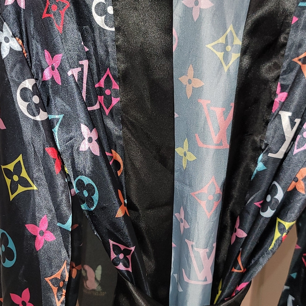 Elegant Black Multicolor Patterned Robe - Picture 3 of 5